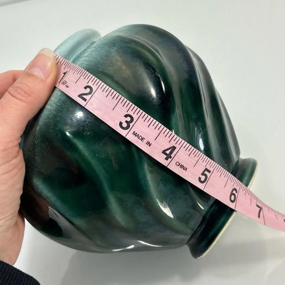 Vintage MCM USA Ceramic Green White Glaze Swirl Urn Vase - Picture 7 of 9